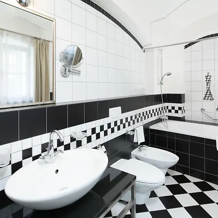 Otel The Golden Wheel Prag