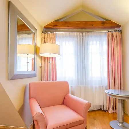 The Golden Wheel 4* Prag