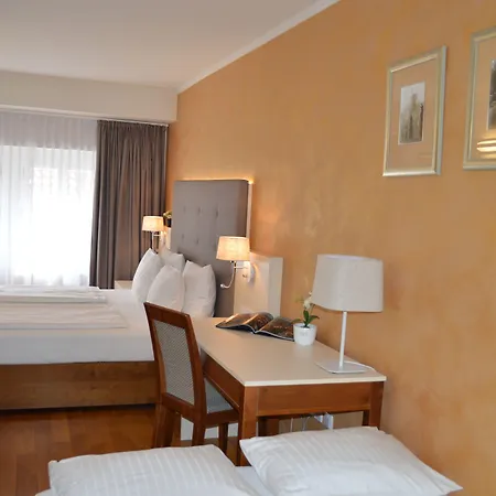 The Golden Wheel 4* Prag