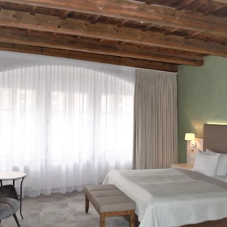 The Golden Wheel 4* Prag
