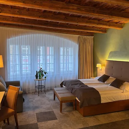 Hotel The Golden Wheel 4*
