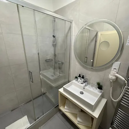The Golden Wheel 4*