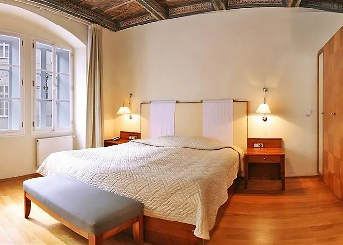 The Golden Wheel Hotell