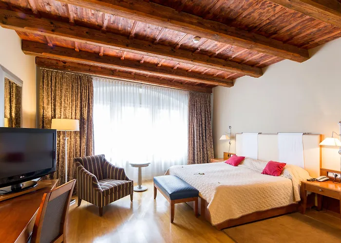 Hotell The Golden Wheel 4*