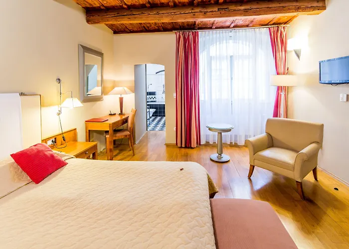 The Golden Wheel Hotell