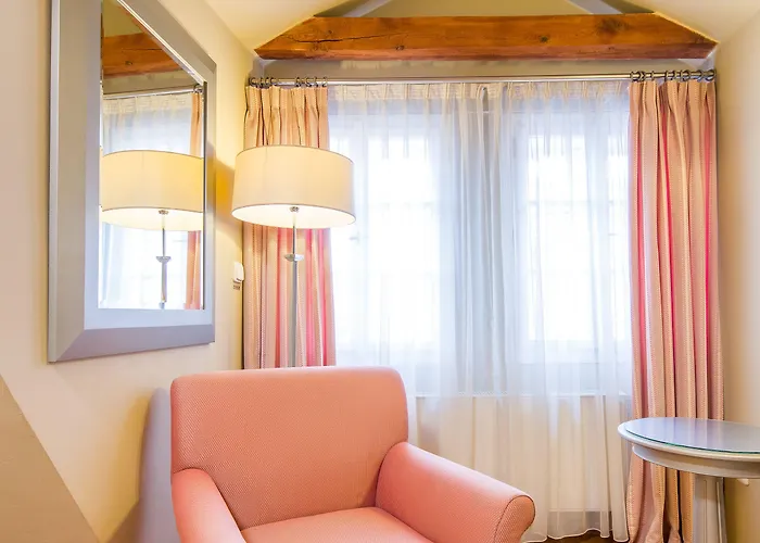 The Golden Wheel 4* Prag