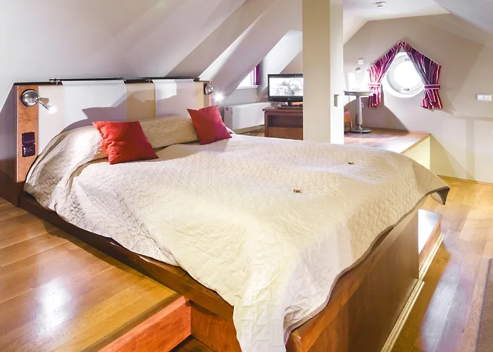 The Golden Wheel 4* Prag