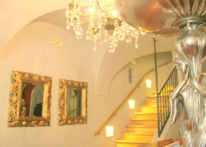 The Golden Wheel Hotell 4*