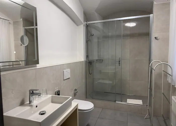 Hotell The Golden Wheel 4*