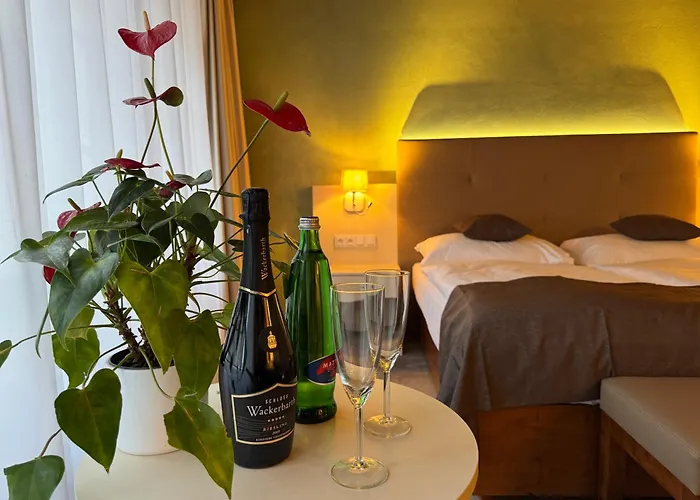 The Golden Wheel Hotell