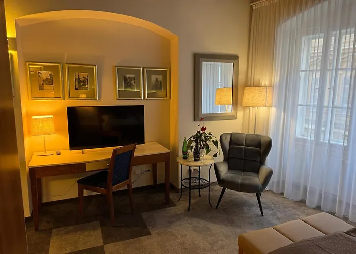 The Golden Wheel Hotell 4*