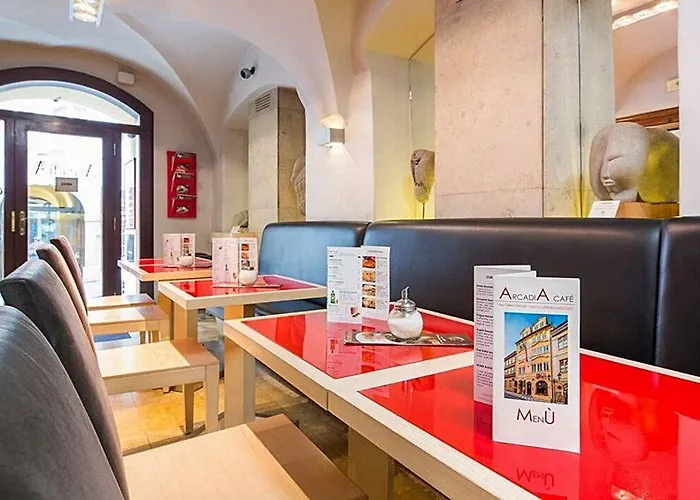 The Golden Wheel Hotell 4*