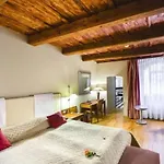 The Golden Wheel Hotel 4*