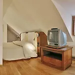 The Golden Wheel Hotel 4*