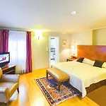 Hotel The Golden Wheel