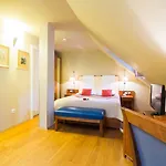 The Golden Wheel Hotel Praga