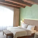 The Golden Wheel Hotel Praga