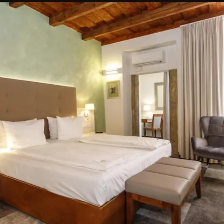 Hotel The Golden Wheel 4*