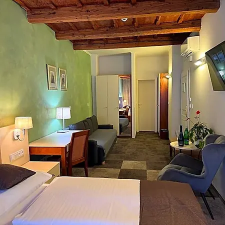 Lh Golden Wheel Hotel