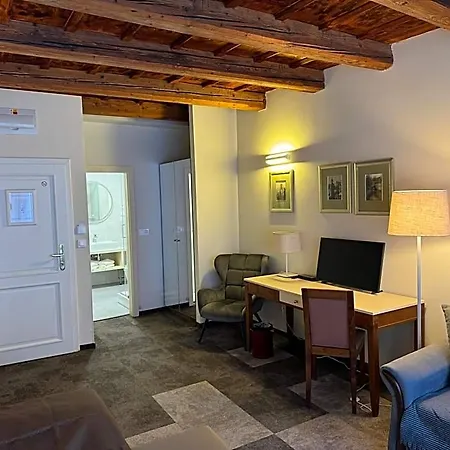 Hotel Lh Golden Wheel