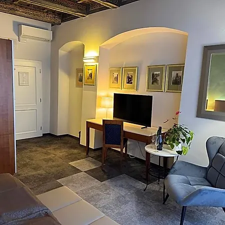 Lh Golden Wheel Hotel 4*