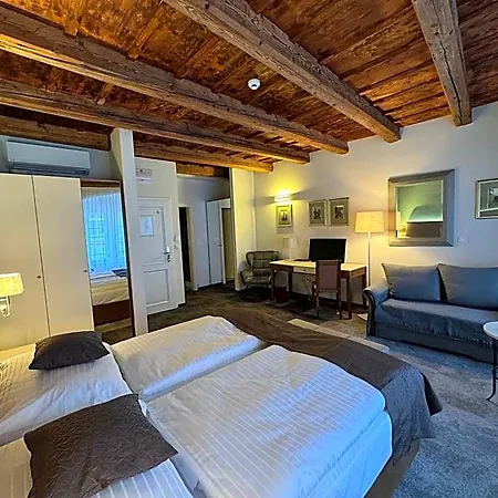 Lh Golden Wheel 4* Praga