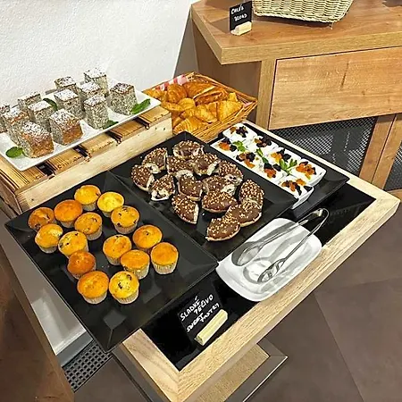 Lh Golden Wheel Hotel 4*