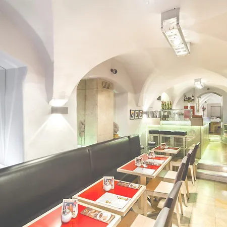 The Golden Wheel 4* Prag