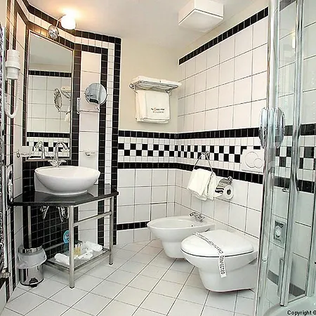 The Golden Wheel 4* Prag