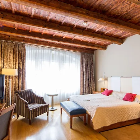 U Zlatého Kola Hotel