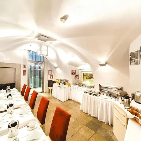 Hotel U Zlatého Kola 4*