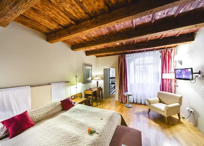 The Golden Wheel Hotell 4*